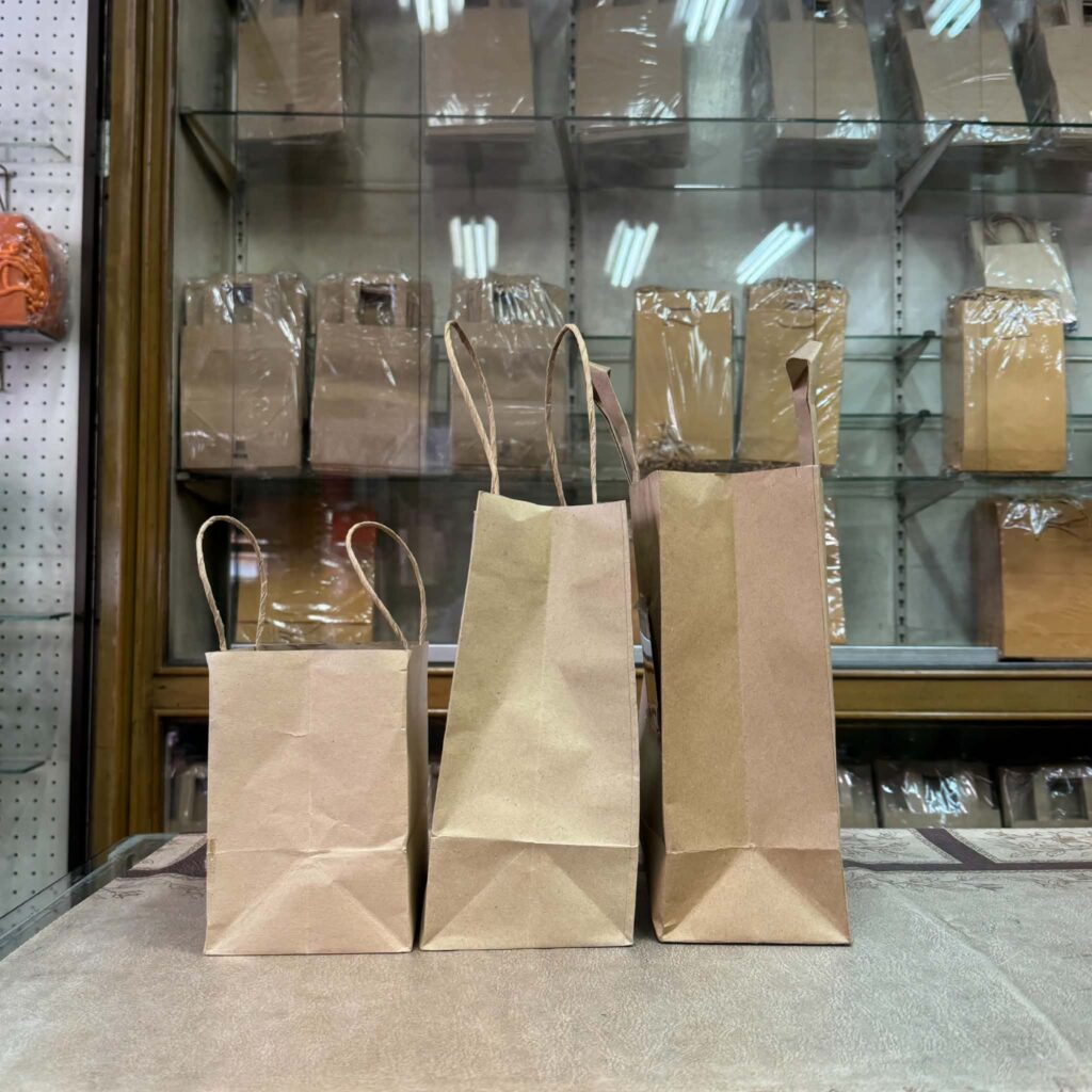 ภาพเปรียบเทียบขนาดของก้นถุงไซส์ต่างๆที่ขนาดใกล้เคียงกัน (10 ซม.)
เพื่อให้เห็นว่าถุงไซส์ F ที่ก้นถุงใหญ่ ไม่จำเป็นต้องดูใหญ่เสมอไป